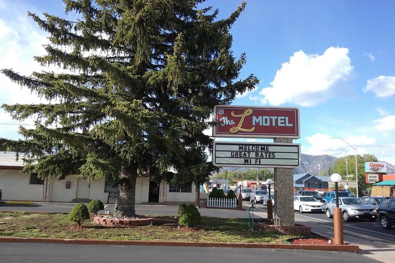 The L Motel Downtown/Nau Conference Center 깃대 외부 사진